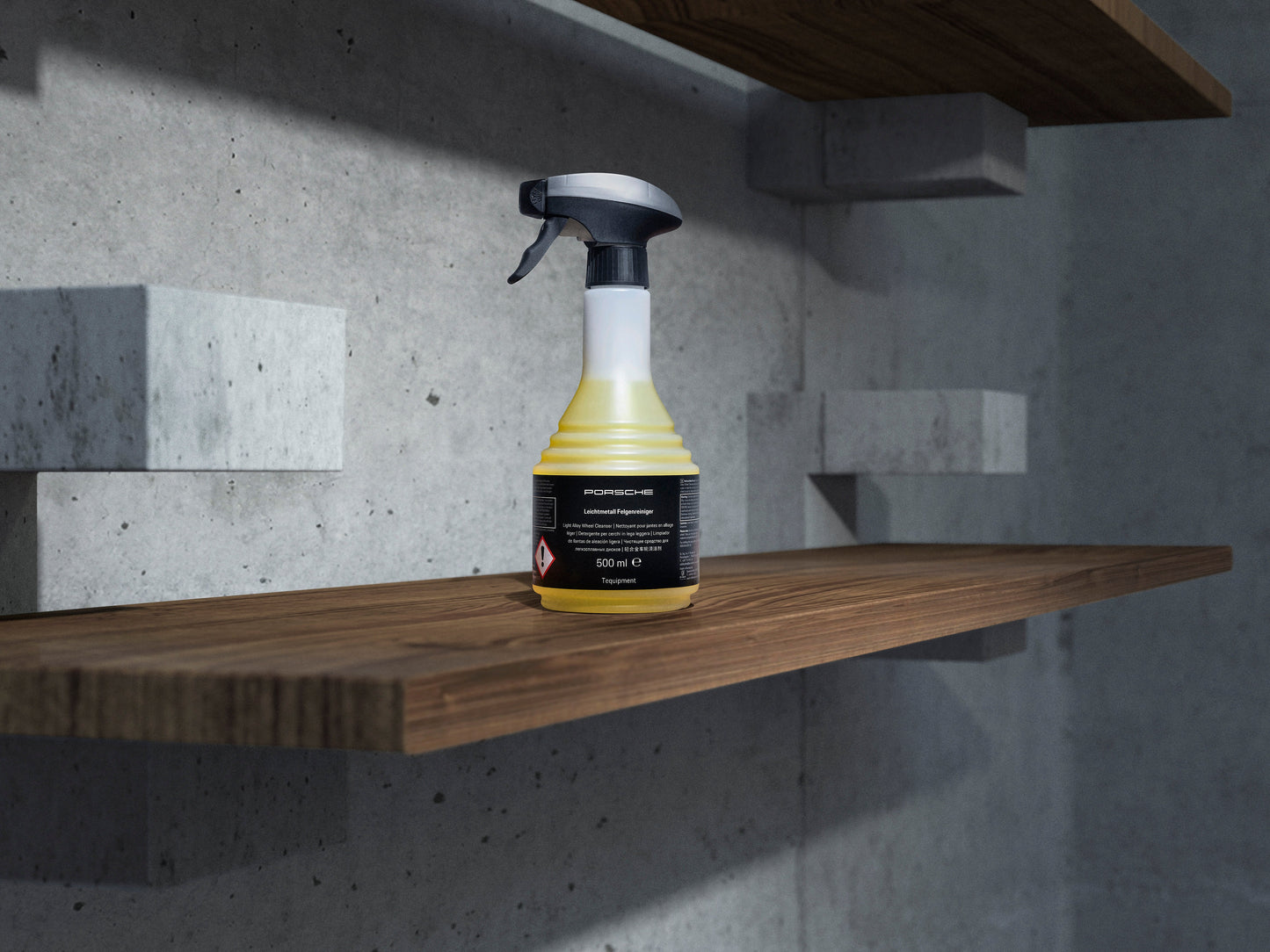 Rim cleaner with spray head