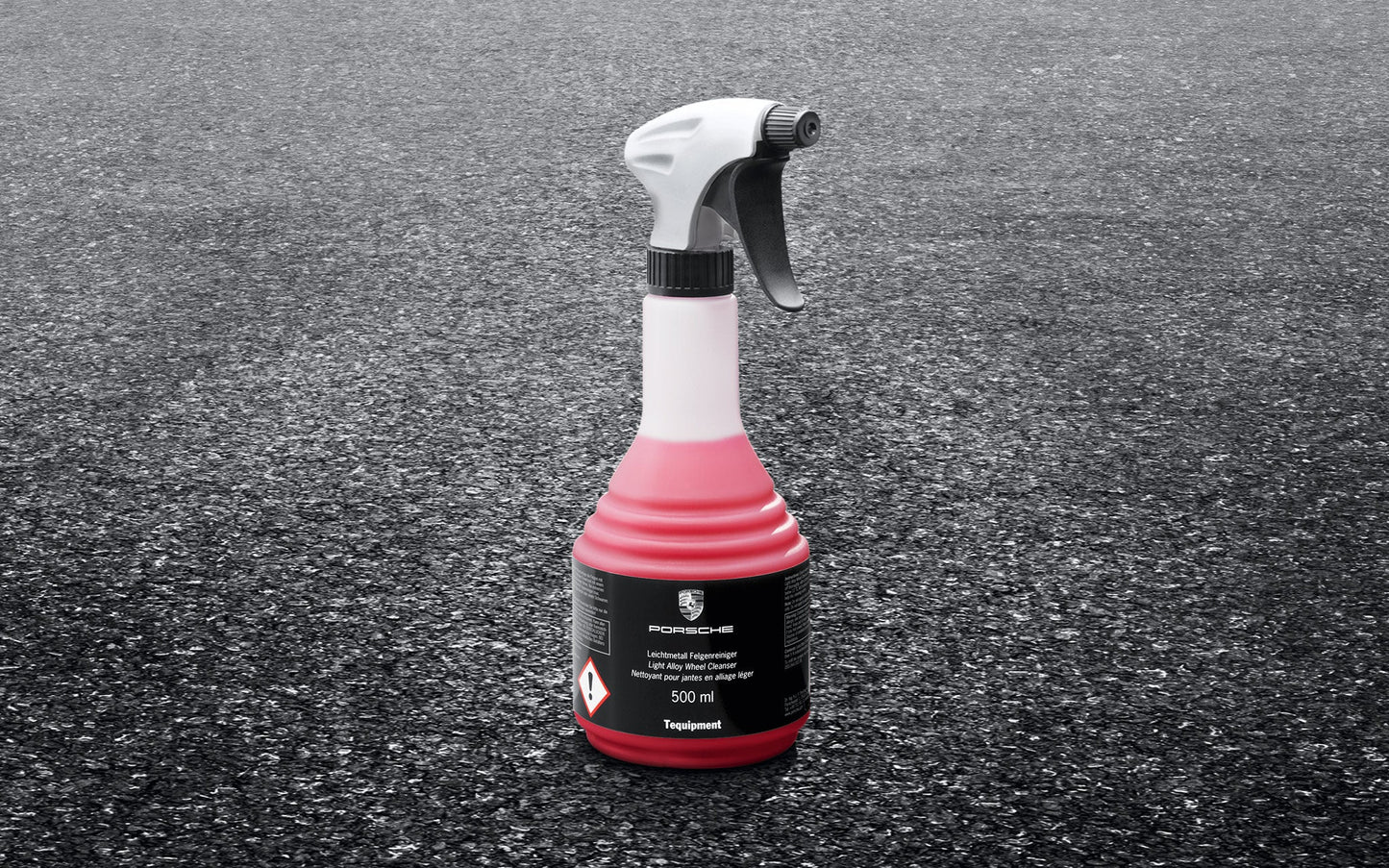 Rim cleaner with spray head